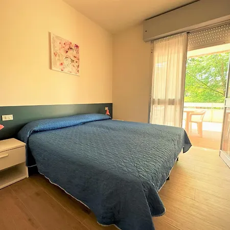 With Private Entrance In Appartement