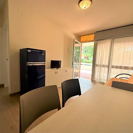 With Private Entrance In Appartement