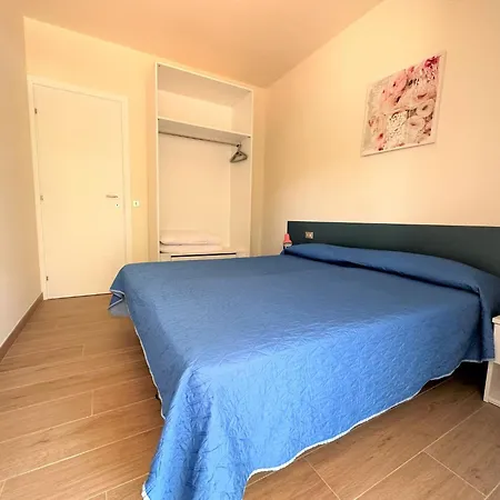 With Private Entrance In Daire *