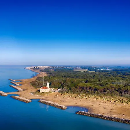 With Private Entrance In *