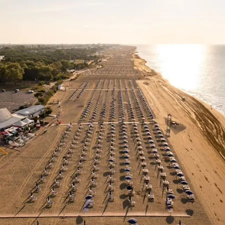 Appartement With Private Entrance In *