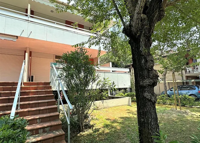 With Private Entrance In * Μπιμπιόνε