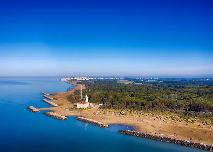 With Private Entrance In *